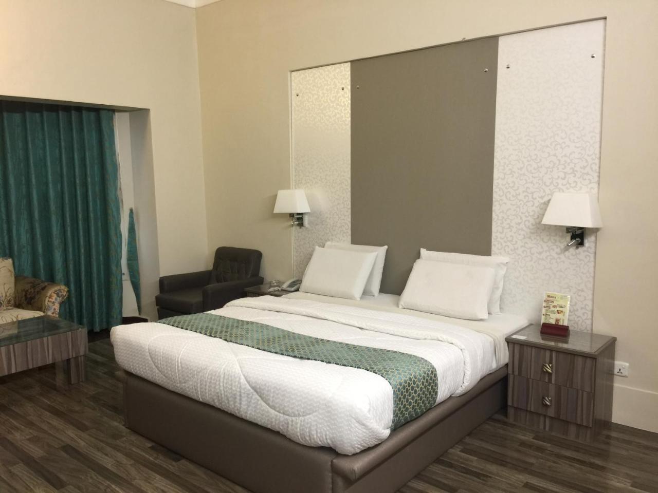 Star Guest House Karacsi Kültér fotó