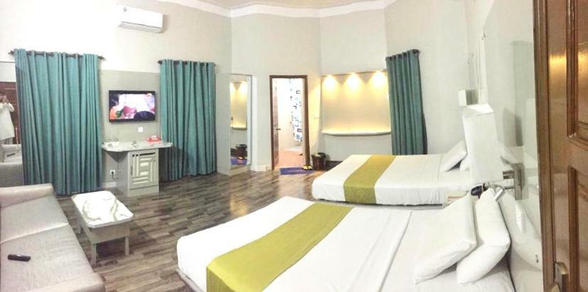 Star Guest House Karacsi Kültér fotó